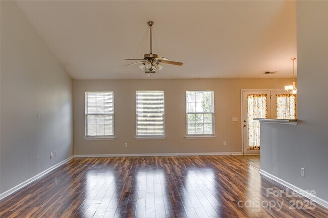 Foto del edificio - 4013 Shadow Pines Cir