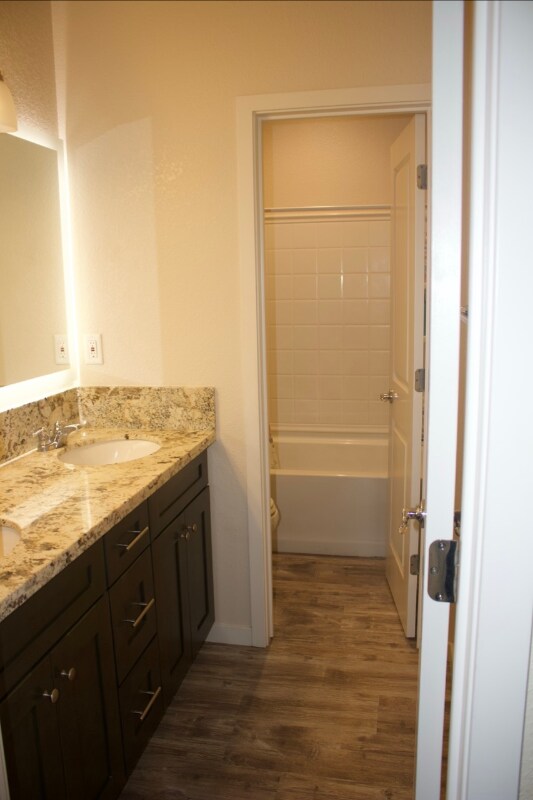 Foto del edificio - 49 Lake House Ct