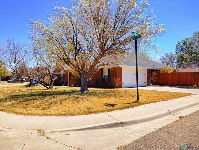 Foto del edificio - 2301 Reese Dr