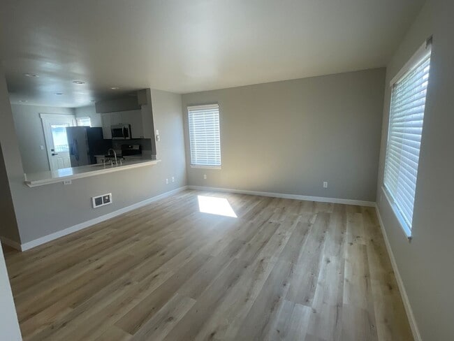 Foto del edificio - Remodeled 3bd, 2.5bath home