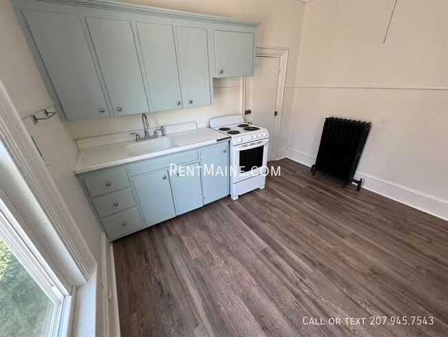 Building Photo - 147 Essex St