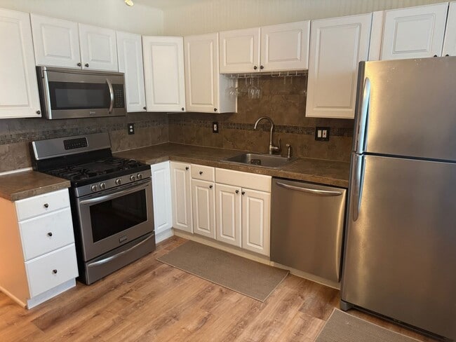 Building Photo - Beautiful Conshohocken 3 Bedroom 1 bath Ca...