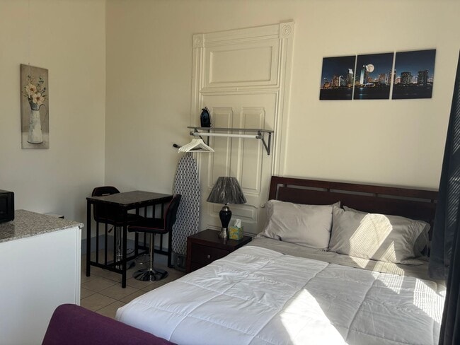Building Photo - Furnished Studio with Great Street View of Downtown San Diego
