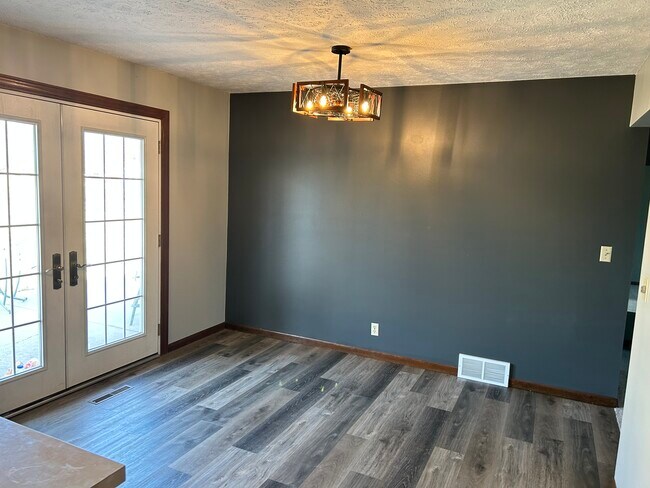 Dining area - 1824 Lincoln St