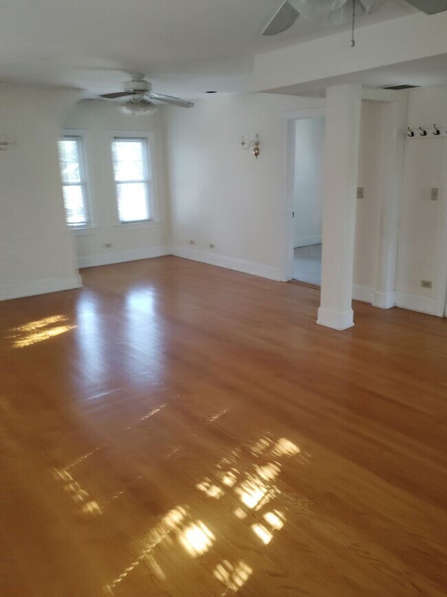 Building Photo - 2619 Prarie