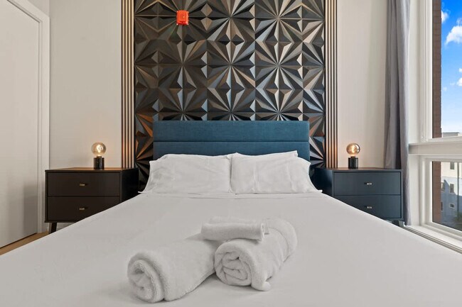 Building Photo - 901 Canal St