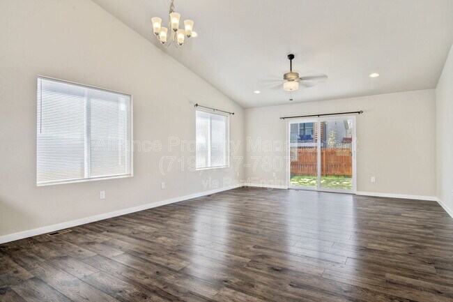 Foto del edificio - 2662 Shawnee Dr