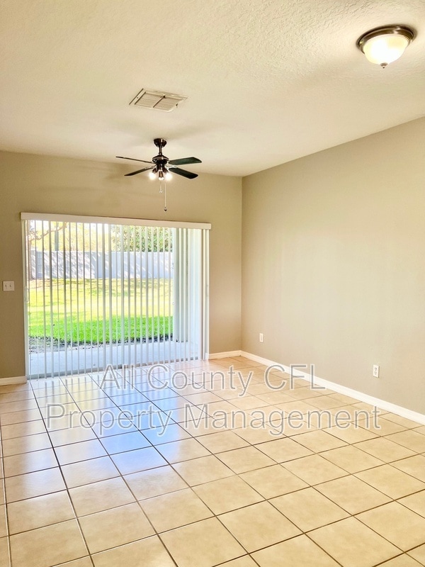 Foto del edificio - 9305 Jasmine Flower Ln