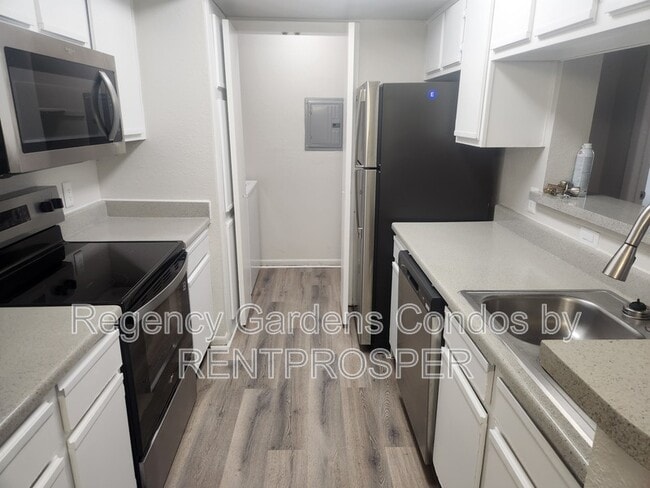 Foto del edificio - 4460 Perkinshire Ln