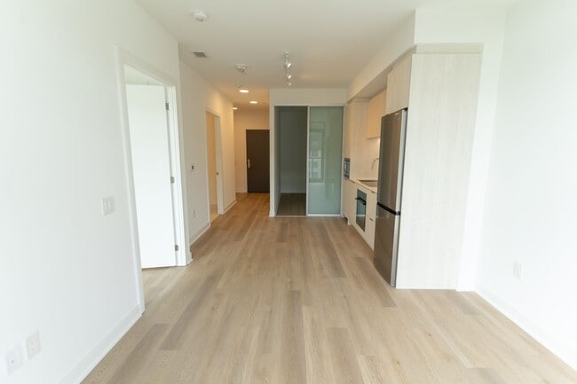 Building Photo - 86-786 Dundas St E