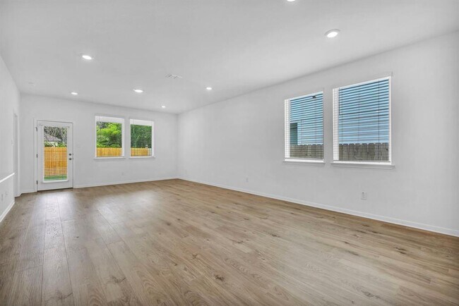 Building Photo - 505 Brooks Ranch Dr