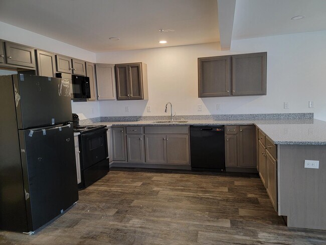 Building Photo - 128 Robert Cir