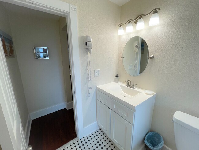 Foto del edificio - 1032 Granville Ct N