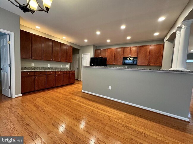 Building Photo - 1306 Yates Cir