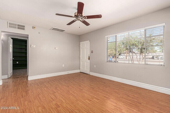 Foto del edificio - 735 W Coolidge St