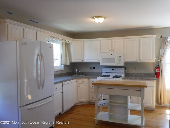 Building Photo - 93 Washington St