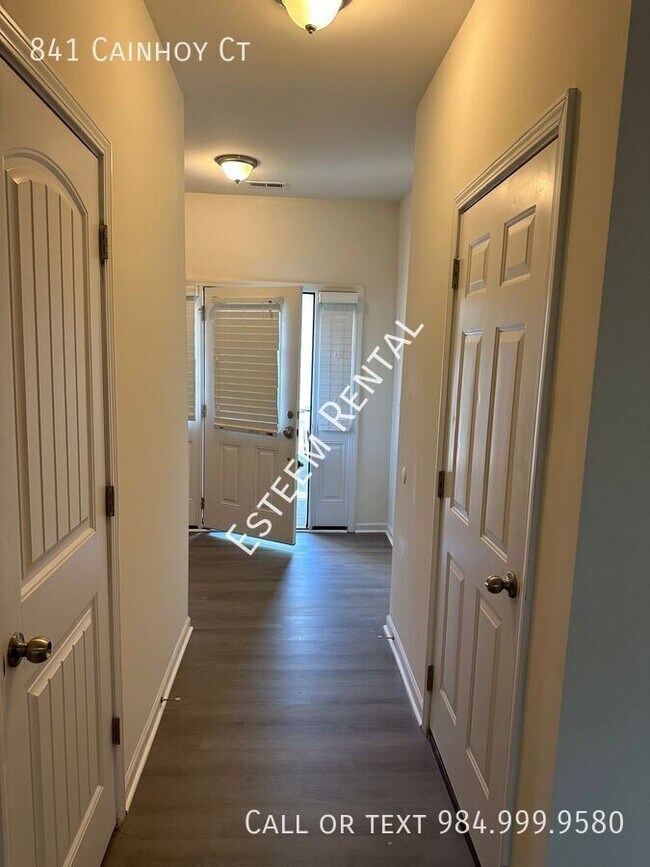 Foto del edificio - 841 Cainhoy Ct