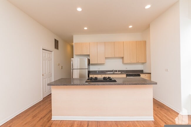 Building Photo - 2835 W Medill Ave