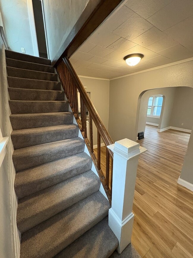 Building Photo - 2 Bed House for Rent! **NO APPLICATION FEES**