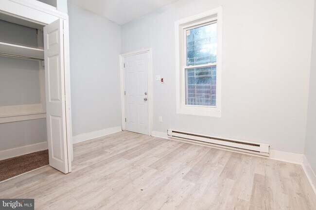 Foto del edificio - 7022 Woodland Ave