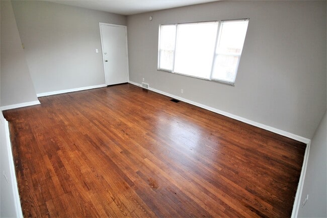 Building Photo - 1 Bedroom- Grandview Area
