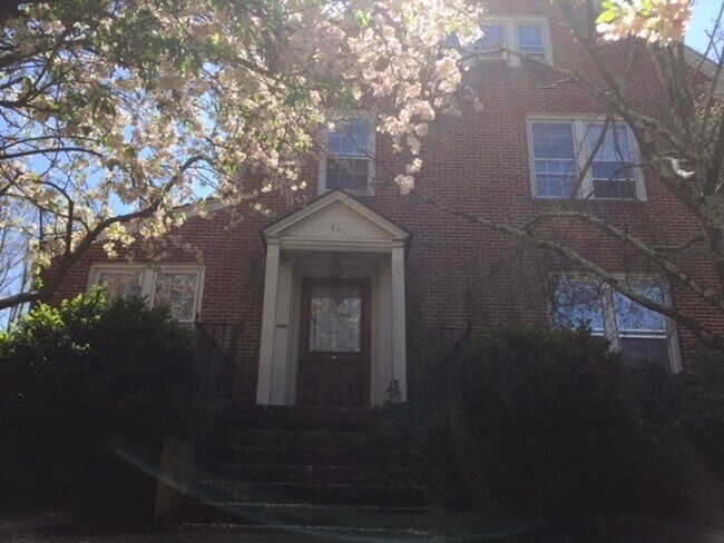 Foto del edificio - Radford, 5 BR / 2.5 BA, Available in August