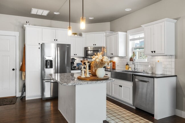 Building Photo - adorable josephine home