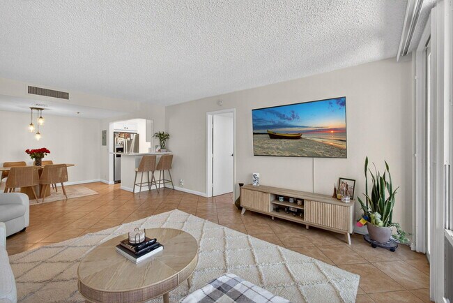 Building Photo - 336 Golfview Rd