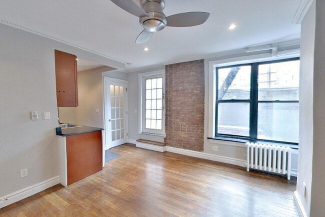Building Photo - 234 Mott St