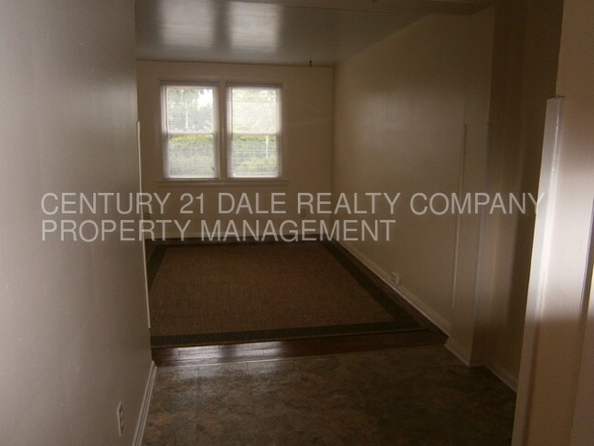 Building Photo - 803 Fahs St