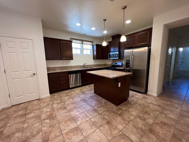Building Photo - Desirable 4 Bed 3 Bath 2-Story Home in Folsom