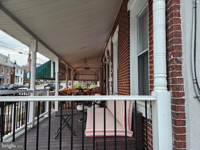 Building Photo - 436 Depot St