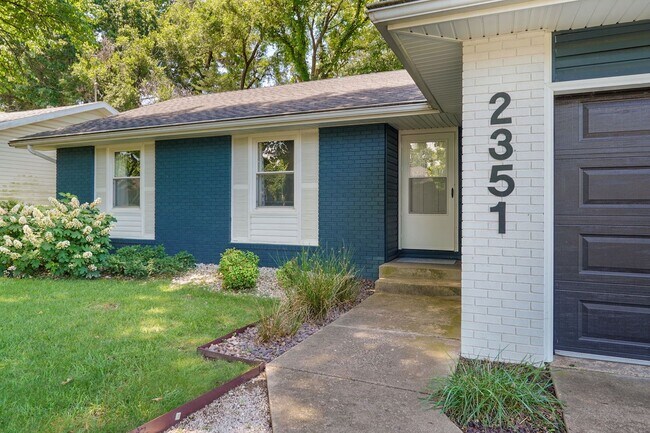 Foto del edificio - 2351 S Rogers Ave