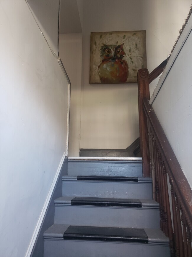 58/60 Entrance - 60 W Bridge St