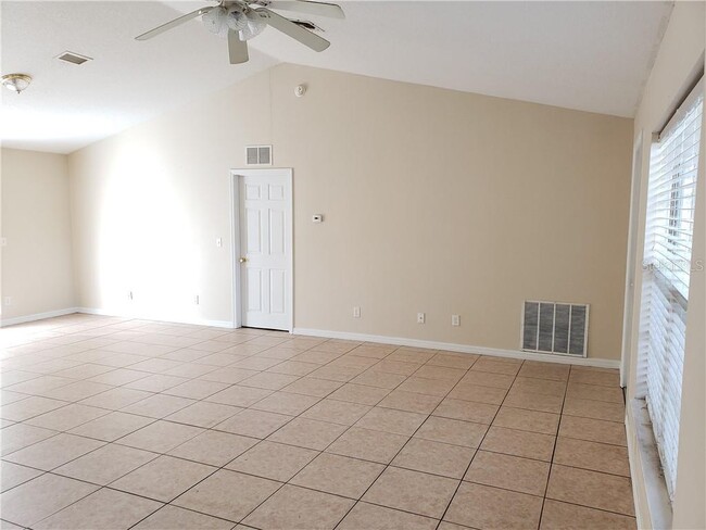 Building Photo - 49 Pine Run