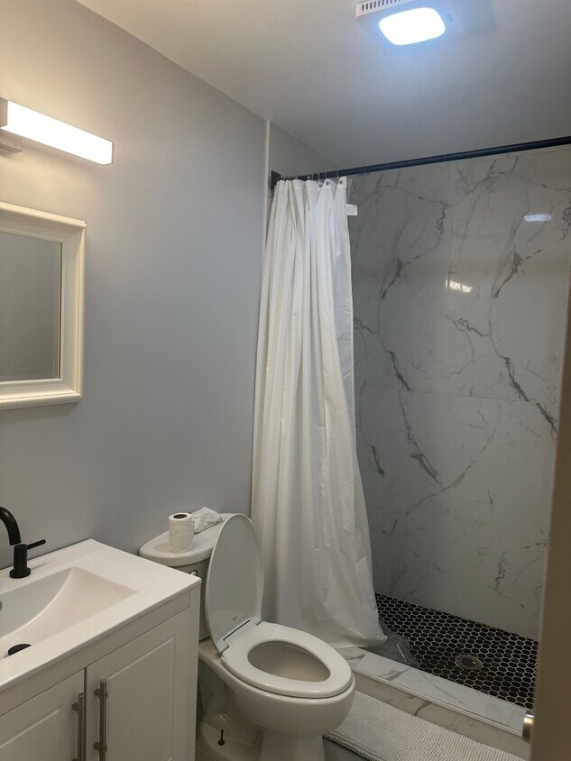 Foto del edificio - 8325 Fairway Rd