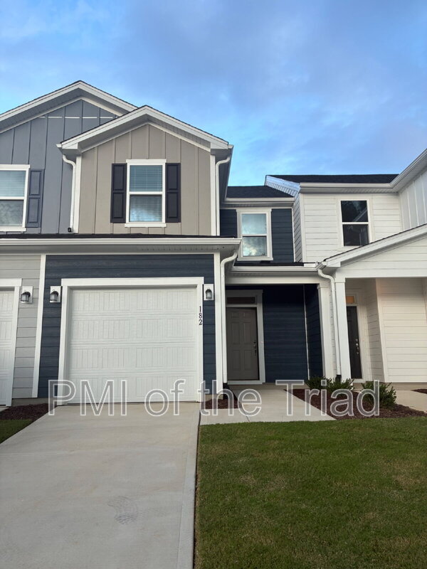 Foto principal - 182 Parker Ln