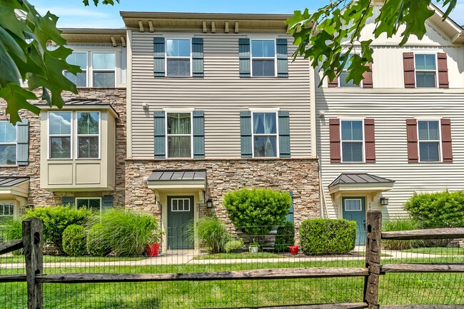 Building Photo - 605 Bayside Ct