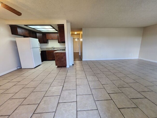 Foto del edificio - $500 REBATE! SPACIOUS 2BR/2BA Apartment - ...