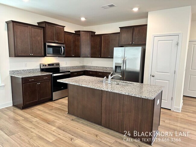 Foto del edificio - 24 Blackthorn Ln