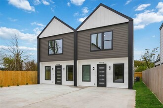 Building Photo - 9019 Comal St