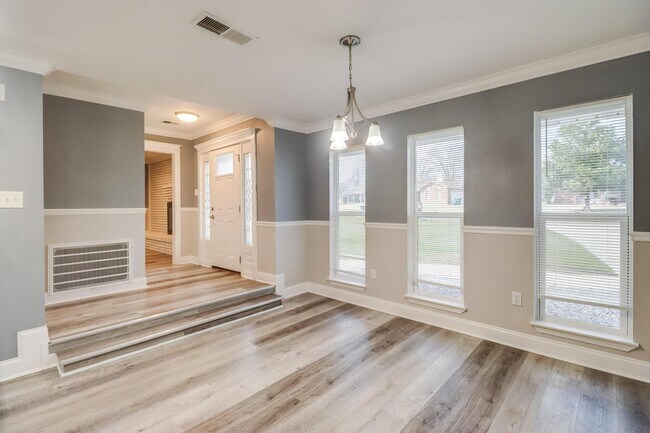 Photo - 15744 Parkwood Dr S House