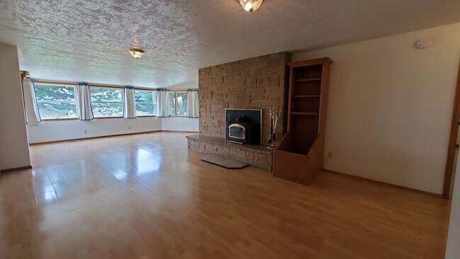 Foto del edificio - 3 bed 2 bath Home with Sauna in Finley!