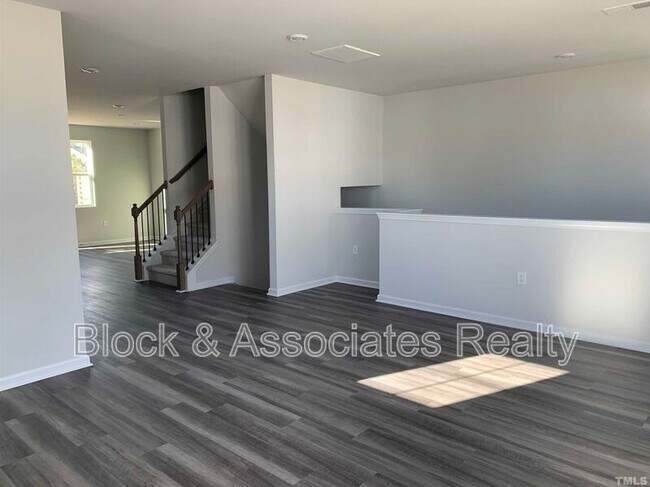 Building Photo - 1033 Shoreside Dr