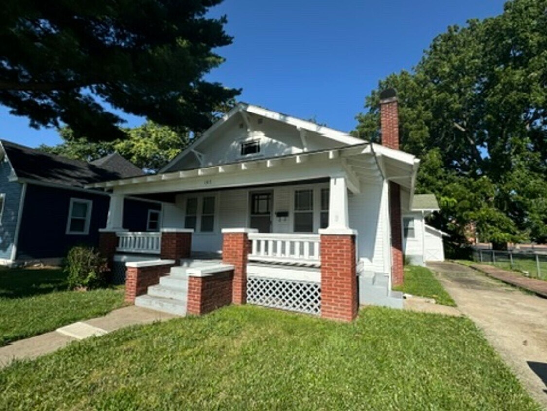 Primary Photo - Charming 2 Bedroom Home Available - Unfini...