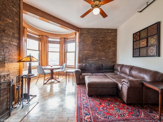 Building Photo - 2800 N Pine Grove Ave