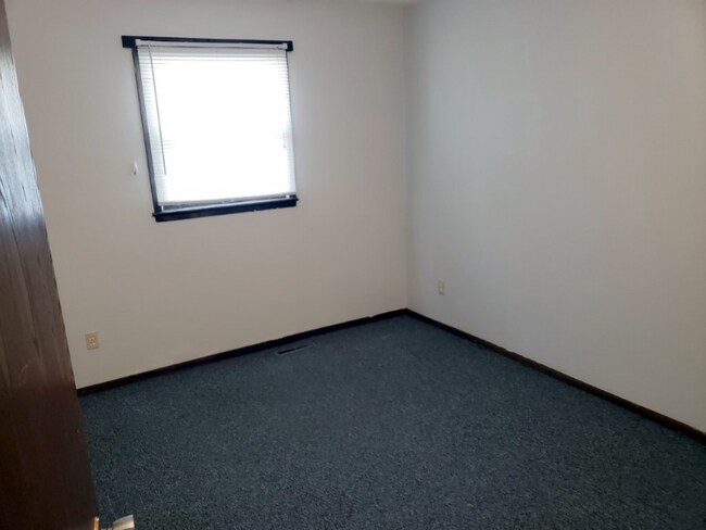 Building Photo - 17 2nd Ave