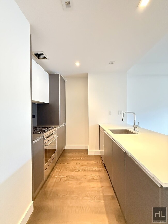 Foto del edificio - Large king size 1 bed 1 bath with washer a...