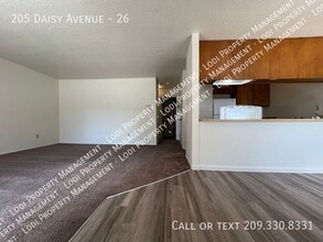 Building Photo - 205 Daisy Ave