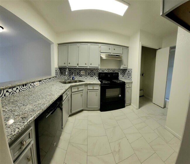 Foto del edificio - 11000 Kinghurst Dr